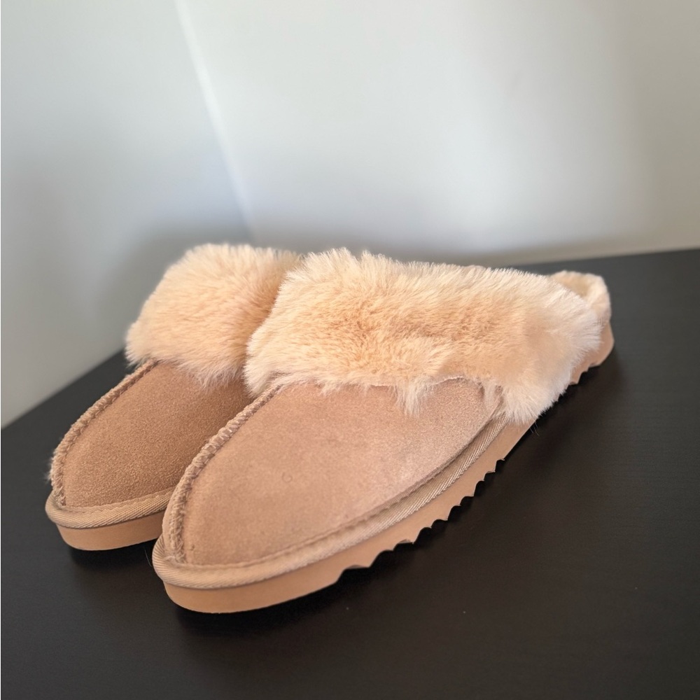 Cozy Tan Shearling Women's Slippers - Picture 3 of 8